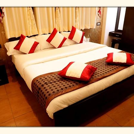 The Ranikhet Continental Hotel Екстериор снимка