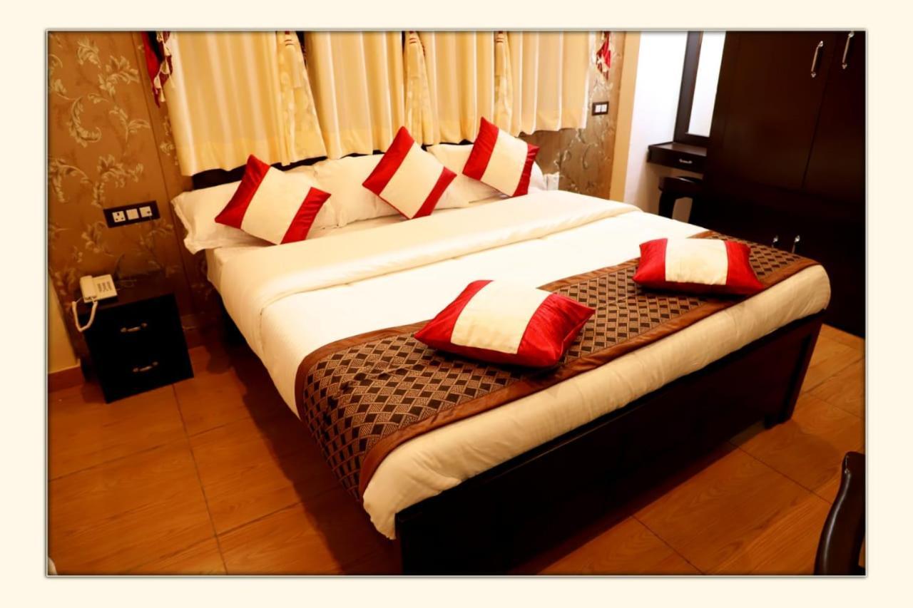 The Ranikhet Continental Hotel Екстериор снимка