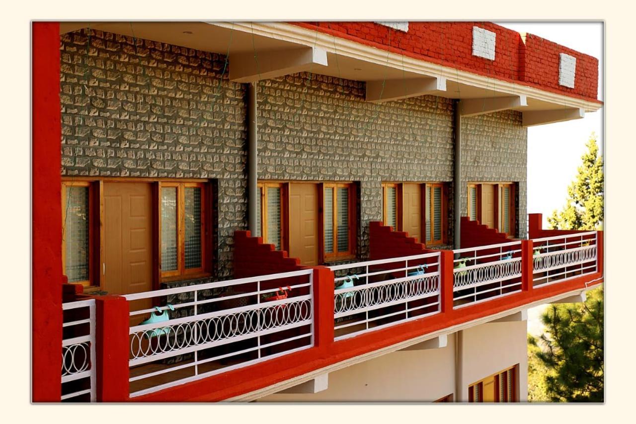 The Ranikhet Continental Hotel Екстериор снимка