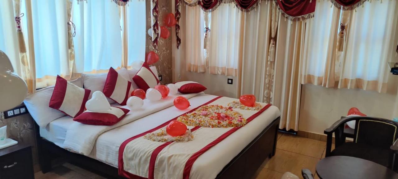 The Ranikhet Continental Hotel Екстериор снимка
