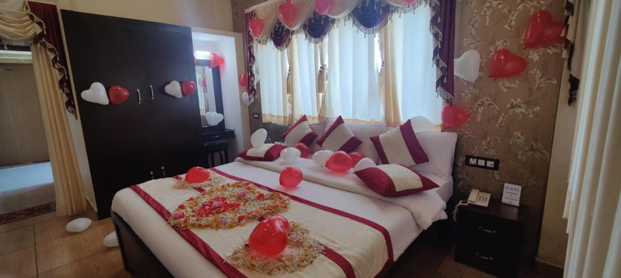 The Ranikhet Continental Hotel Екстериор снимка