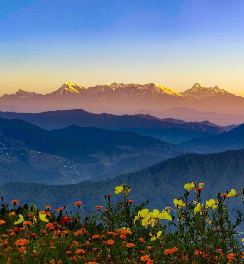 The Ranikhet Continental Hotel Екстериор снимка