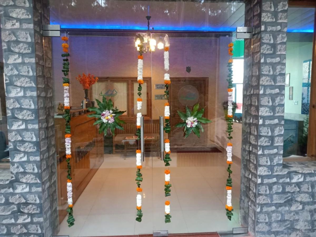 The Ranikhet Continental Hotel Екстериор снимка
