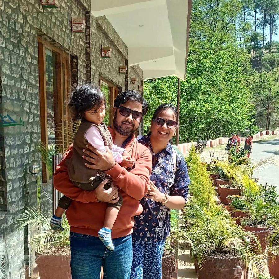 The Ranikhet Continental Hotel Екстериор снимка