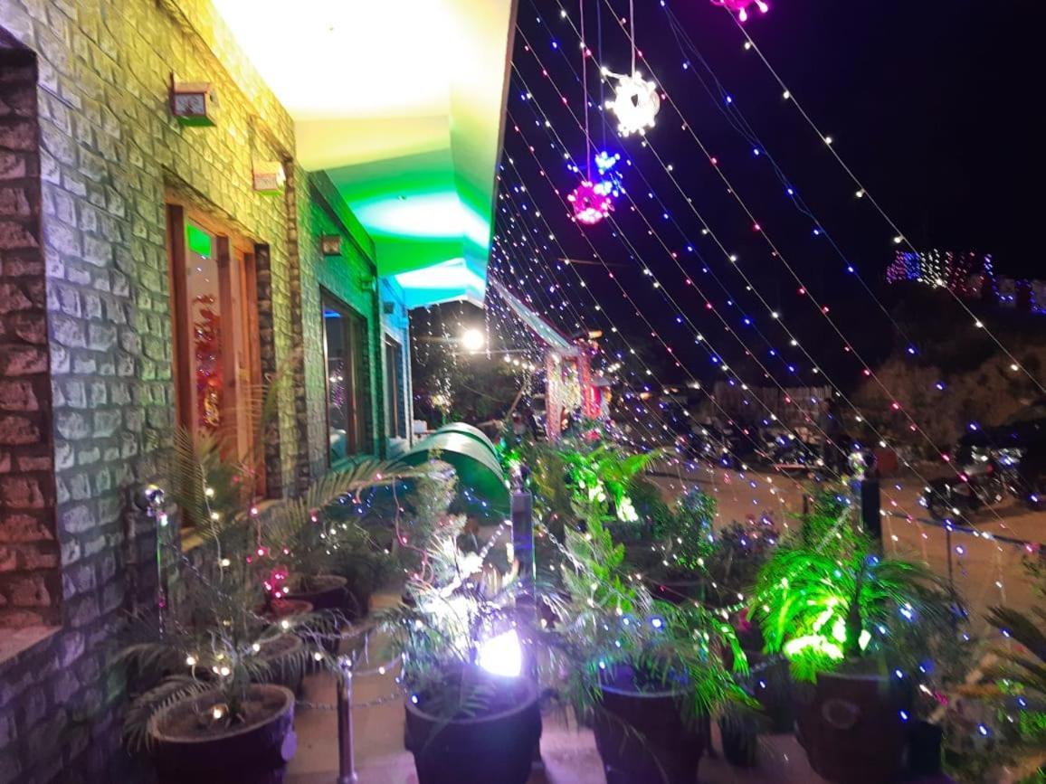 The Ranikhet Continental Hotel Екстериор снимка