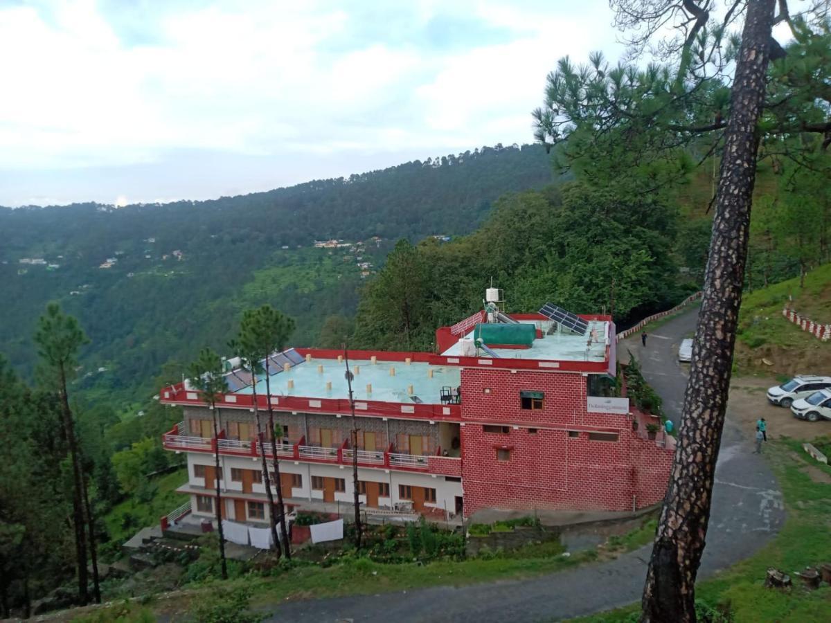 The Ranikhet Continental Hotel Екстериор снимка