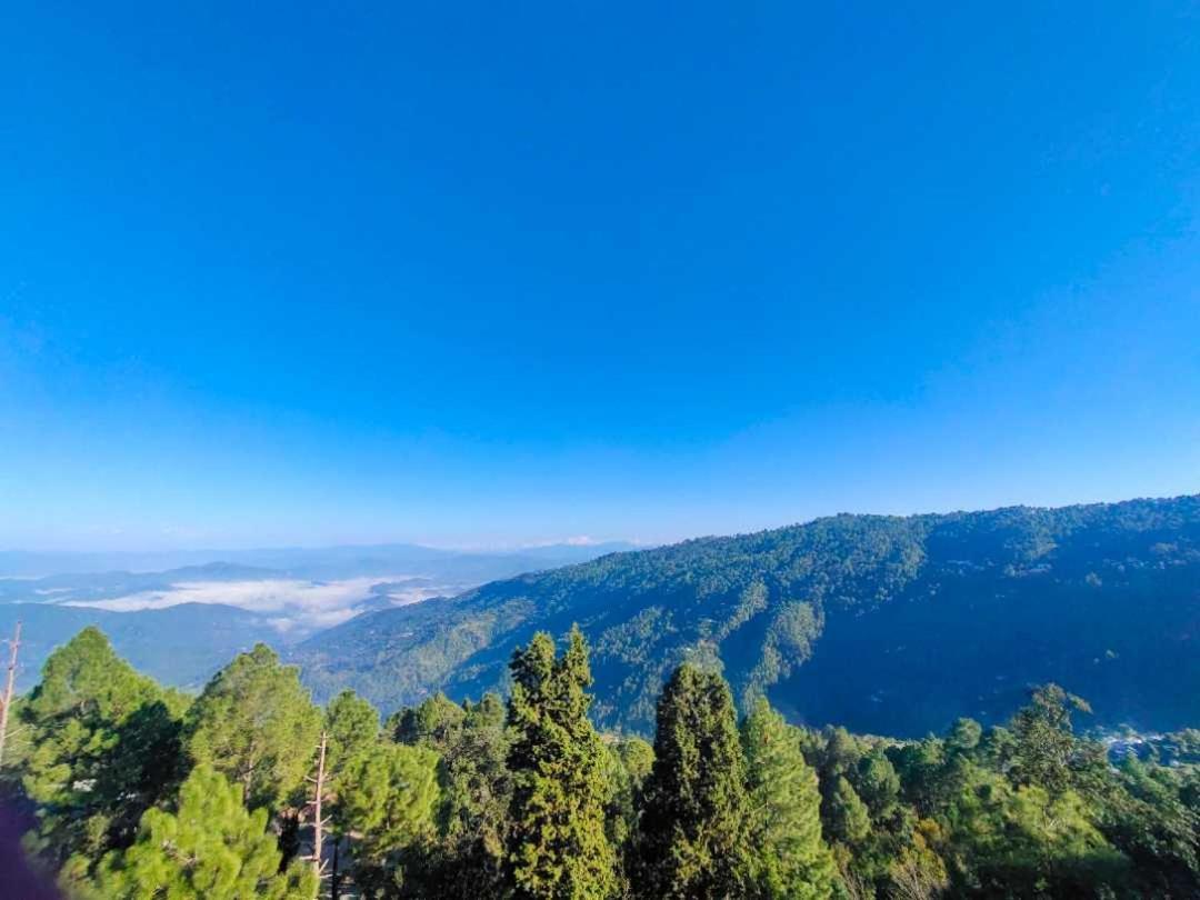 The Ranikhet Continental Hotel Екстериор снимка