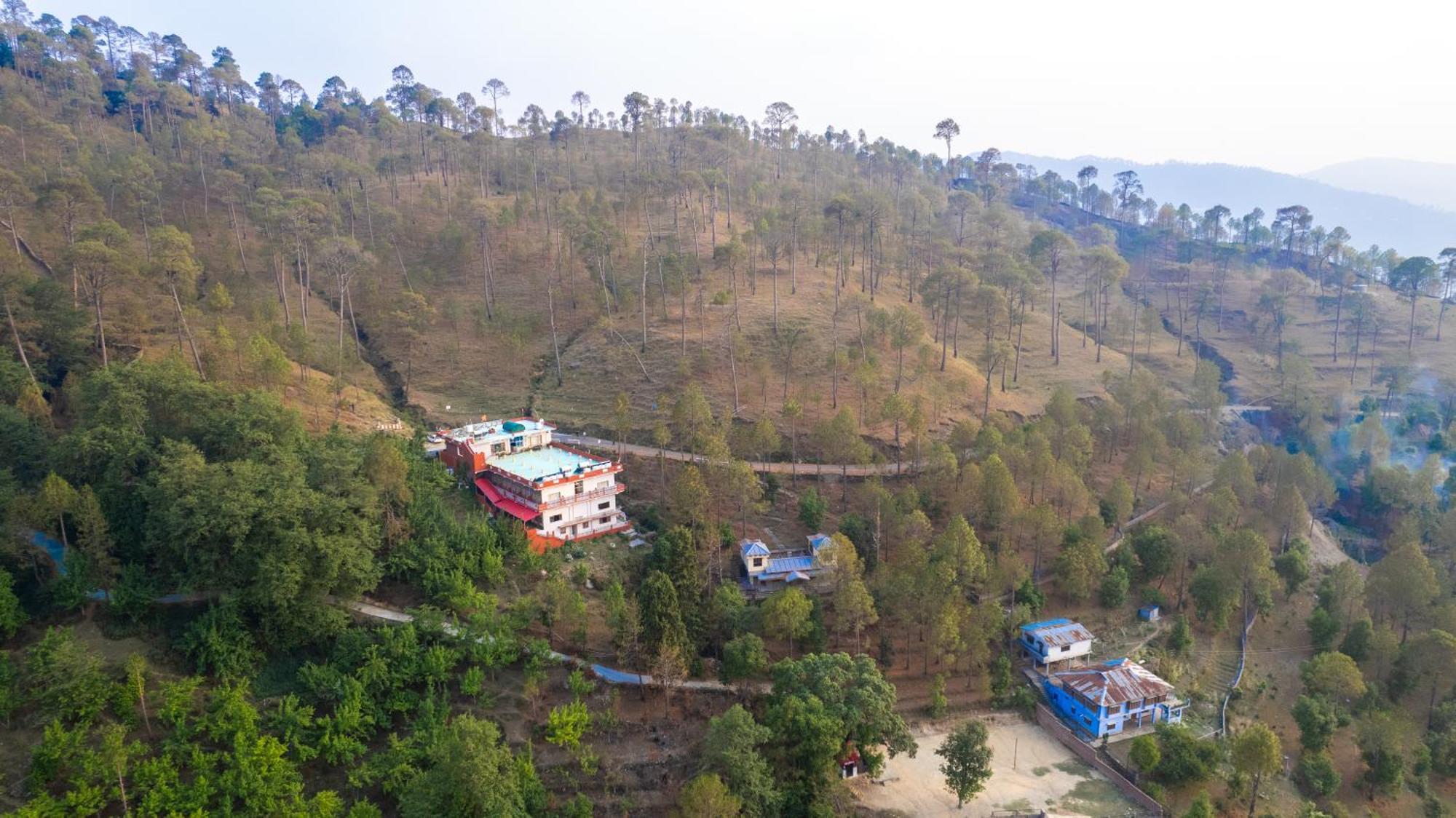 The Ranikhet Continental Hotel Екстериор снимка